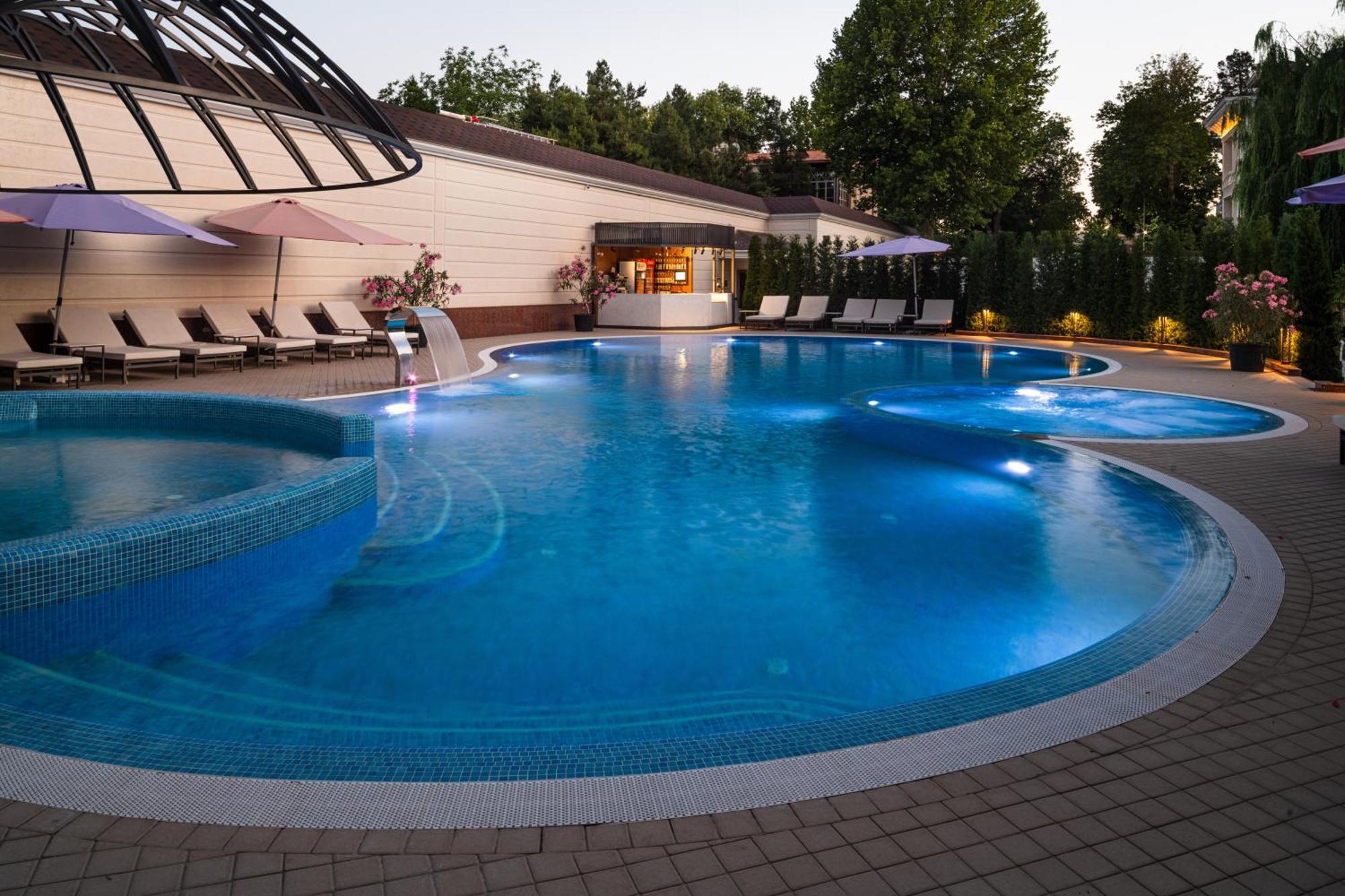 Hotel Zarafshon Parkside Samarcanda Exterior foto